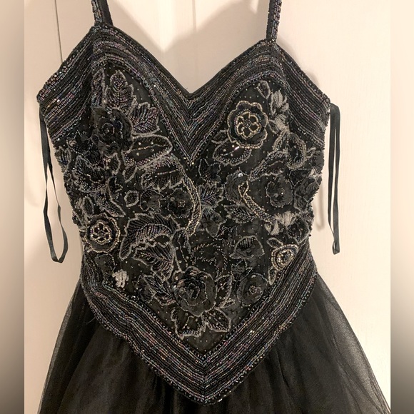 Size 4 long formal black beaded gown - Picture 3 of 6